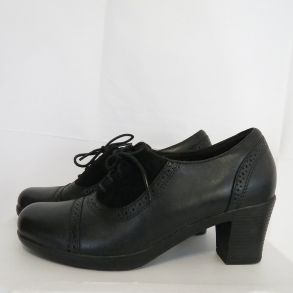 clarks ladies black lace up shoes